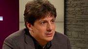 Der Literaturwissenschaftler Philipp Theisohn (Bild) kritisierte an der Generalversammlung die Machtballung hinter der Künstlichen Intelligenz... (Bild: Screenshot srf.ch)
