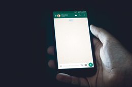 Whatsapp bekommt den Zusatz «von Facebook»