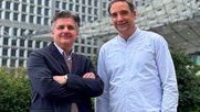 Jens Schmitz (r.), geschäftsführender Gesellschafter der Pressrelations GmbH, mit seinem neuen Büroleiter in Paris, Christophe Dickès... (Bild: zVg)