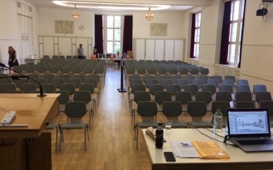 Ruhe vor dem Sturm: Im Weissen Saal des Zürcher Volkshauses trafen sich die Gläubiger