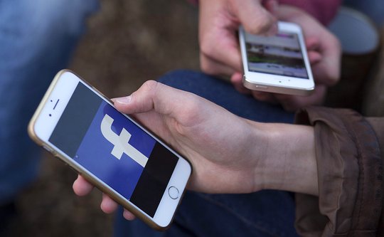 Nicht Kontrolle und Verbote, sondern «erzieherische Begleitung» der Jungen ist angesagt. (Bild © jugendundmedien.ch)