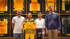YB-Marketing-Chef Daniel Marti, Yuh-Sales-Chef Sonia Milici mit Franziska Schild, General Managerin der YB Frauen, und Markus Schwab, CEO von Yuh... (v.l.; Bild zVg)