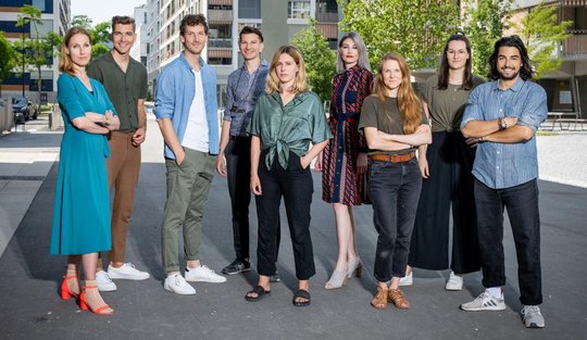 Das neue Team besteht aus Vanessa Nikisch, Livio Chistell, Donat Hofer, Simon Reinker, Anna Kreidler, Caroline Beck, Ilona Stämpfli, Viktoria Kuttenberger und Robin Pickis (v.l.n.r)...(© Bild: SRF/Oscar Alessio)