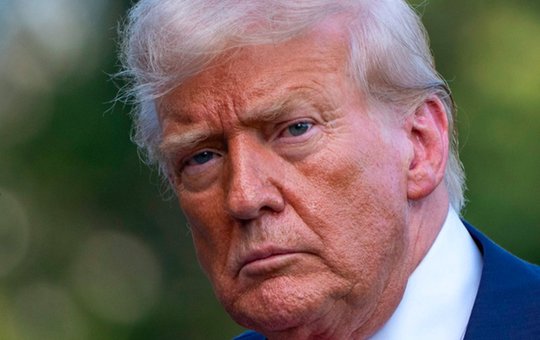 Spricht am liebsten mit Hofberichterstattern - oder mit sich selber: Donald Trump... (Bild: Screenshot ARD)