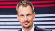Jonas Projer entwickelte sich vom «Arena»-Dompteur zum Projektleiter von Blick TV, das im Februar 2020 auf Sendung ging. 2021 wechselte der Fernsehmann in den Printbereich der NZZ-Mediengruppe…             (Bild: Screenshot SRF) 