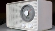 «Was ausserhalb der Zeitfenster gesendet wird, mag zwar regional relevant sein, wird aber in der Bakom-Statistik nicht erfasst», kritisiert Chefredaktor Dave Burkhard von Radio 1. (Bild Wikipedia)