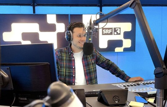 Nicht mehr am Mischpult am Sonntagnachmittag für die «Hitparade». Verlässt SRF nach acht Jahren: Joel Grolimund...    (Bild: SRF/zVg)