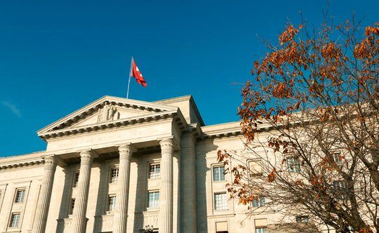 Bundesgericht spricht Klartext: «Mit der Löschung von Kommentaren greift die SRG in die Meinungsäusserungsfreiheit der Betroffenen ein.» (Bild © bger.ch)