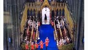 Bei der TV-Übertragung ist im hellen Durchgang in der Mitte eine ominöse Gestalt aufgefallen. War es Meghan oder ein zufällig vorbeilaufender Gast?...     (Screenshot BBC)