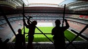Die Gastarbeiter sind nicht nur beim Bau der Stadien in Katar, sondern auch beim Erstellen weiterer Infrastruktur für die WM ums Leben gekommen...            (Bild: AI)