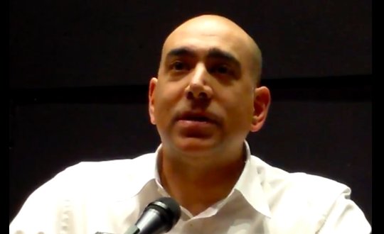 Mit einer sofortigen Ausweisung verhinderte die Bundespolizei, dass Ali Abunimah im Januar 2025 in Zürich als Redner hätte auftreten können... (Bild: Wikipedia)