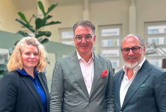 Die ZFF-Geschäftsleitung mit Festival-Direktorin Reta Guetg, CEO Christian Jungen und dem neuen Managing Director Mehmet Inan (v.l.)... (Bild: zVg)