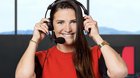 Rachel Rinast etwas salopp unterwegs (©SRF)