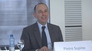 Haben gut lachen: Neben Pietro Supino präsentierten acht weitere Männer die Jahresbilanzkonferenz der TX Group...
