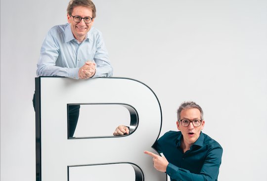 In Feierlaune: Die beiden Canal B-Gründer Marcello Del Zio (l.) und Joël Pelet... (Bild: zVg)