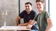 Initiator Christian Hirsig (r.) und Hussam Allaham arbeiten in Kairo derzeit auf 480 m2 Bürofläche und sehen ihr Projekt als Win-Win-Situation für die beteiligten Schweizer Partner wie für Mitarbeitende in Ägypten…     (Bild: zVg)