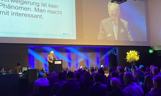 «Die internationalen Techgiganten sind die Spielverderber! Sie profitieren vom Erfolg schweizerischer journalistischer Arbeit. Zum Nulltarif!», wetterte Verleger-Präsident Andrea Masüger.