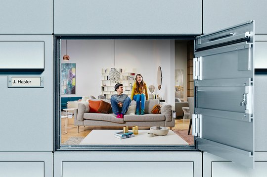Kampagne zeigt die Vorzüge des Direct Marketing: Der direkteste Weg ins Wohnzimmer führt über den Briefkasten. (Bild zVg)