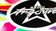 Ein Radio erhält Sukkurs von ganz oben...