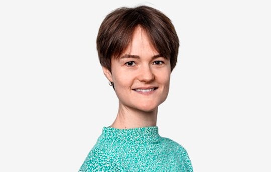 Kalnein startete 2023 bei SRF2 Kultur, nun hat sie zum Bayerischen Rundfunk gewechselt... (Bild: © SRF)