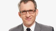 Rundschau-Moderator Gion-Duri Vincenz sucht CS-Mitarbeitende, die in der Öffentlichkeit über ihre Sorgen erzählen wollen... (Bild: zVg von SRF)
