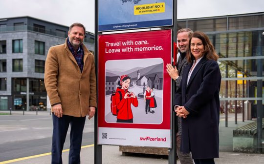 Mit Plakaten und einer «Toolbox» sollen die Spannungen zwischen Gästen und Einheimischen abgebaut werden... (Bild: zVg)