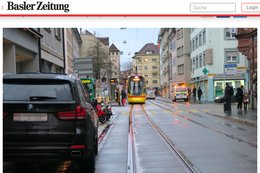 Klischee: «Frau am Steuer blockiert Tram»