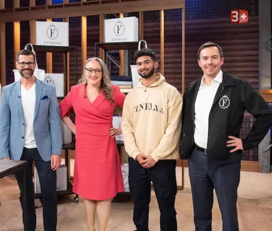 Da waren sich der Jungunternehmer und die Jury noch einig (v.l.): Lukas Speiser, Bettina Hein, Khawar Awan und Tobias Reichmuth. Nach Drehschluss wurde der Deal noch einmal unter die Lupe genommen...    (Screenshot «Höhle der Löwen»)
