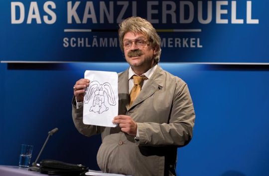 Die Kandidatur als Kanzler war ein Jux. Aber das Engagement bei RTL ist absolut ernst gemeint...               (Bild: Constantin Film)   