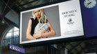 Ohne erhobenen Zeigefinger: Die Kampagne präsentiert Recycling-Bags als modische Accessoires... (Bild: zVg)