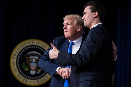 Brothers in Arms: Donald Trump mit Jake Hoffman, CEO Rally Forge...  (Bild: Rally Forge)