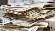 Auslaufmodell Papierzeitung: Weniger dramatisch schätzen die Medienschaffenden die Perspektiven für TV und vor allem Radio ein. (Bild Wikipedia)