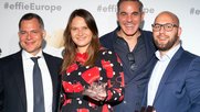 Das Gewinner-Quartett (v.l.): Nicolas Ziegler, Head of Markets, Brand and Events bei ABB, Daniela Lužanin, Head of the ABB Formula E partnership, Serviceplan-CEO Chrisitian Baertschi und Nicolas Gspan, Berater bei Serviceplan Suisse.