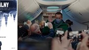 Das Filmplakat sowie die Szene, wo Nawalny sich im Flugzeug von den Medcienleuten verabschiedet, bevor er in Moskau verhaftet wird...        (Bilder: Warner Bros.)
