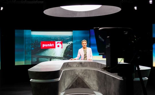 Herzstück der Rundum-Erneuerung bildet das neue Nachrichtenstudio mit der Sendung «punkt6». (Bild zVg)