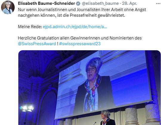 Bundesrätin Baume-Schneider erinnerte in ihrer Rede auch daran, dass die Schweiz auf der weltweiten Rangliste der Pressefreiheit innerhalb von fünf Jahren vom fünften auf den vierzehnten Platz zurückgefallen sei...             (Screenshot Twitter) 