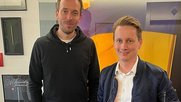 Plattformgründer Phlipp Westermeyer (l.) von OMR hat in Berlin den «Bild»-Chef Johannes Boie zum Podcast getroffen...         (Bild: OMR)