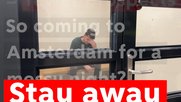 Amsterdam versucht mit einer Onlinekampagne gegen Party-Tourismus vorzugehen. Ein Film zeigt, wie man im Gefängnis landen kann…         (Screenshot Video)       
