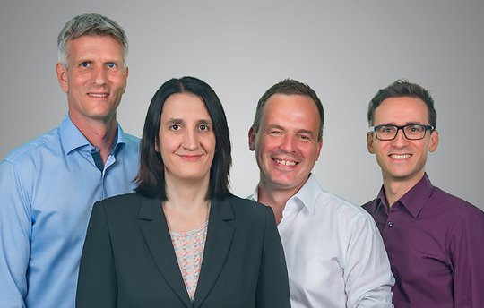 Verstärkung für Signifikant: Cornel Schmid, Marcus Föbus und Finn Stein (v.l.) mit CEO und Gründerin Esther Cahn.