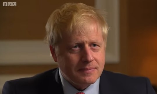 Boris Johnson stellt Finanzierung der BBC in Frage...