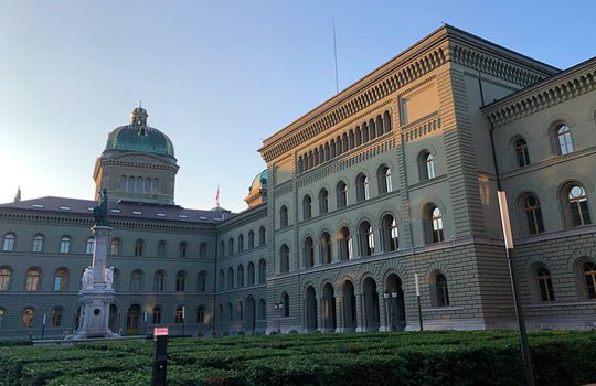 Die privaten Radio- und TV-Sender sollen mehr Geld aus dem Gebühren-Topf bekommen... (Bild: Wikipedia)