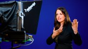 Bereits 2008 hat die BBC ihr gesamtes TV-Programm für Gehör-Behinderte mit Untertiteln versehen. Bei der SRG soll es 2027 soweit sein. (Bild © SRG)
