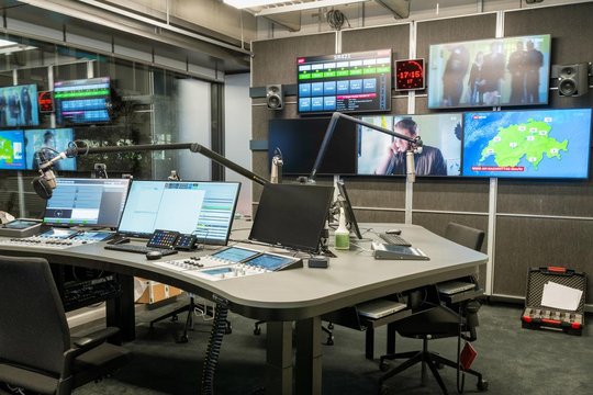 Die Nachrichtenredaktion und Radio SRF 4 bilden in Zürich künftig das Kompetenzzentrum für Aktualität und Podcasts... (Bild: SRF/Oscar Alessio)