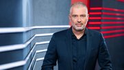 Sandro Botz will es wissen: Staatskrise oder nur ein Sturm im Wasserglas?...      (Bild: SRF)
