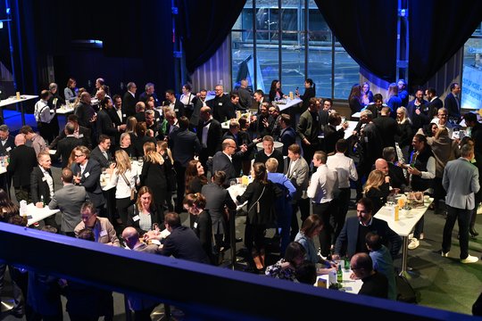 «Auf die vielen Worte der Referenten und beim anschliessenden Networking dürften jetzt ruhig vermehrt Taten folgen...», sagte Roland Ehrler zum Thema Nachhaltigkeit nach dem gelungenen Jahresmeeting...      (Bild zVg., Sandra Blaser)