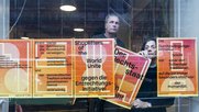 Plakataktion der Schriftsteller: «N-E-I-N-!»