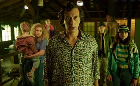Bald auf Netflix zu sehen - und vorher noch in Venedig: Adam Driver im Film «White Noise»...    (Bild: Netflix)