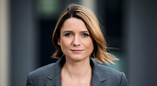 Vier bis sechs Jahre seien als SRF-Korrespondentin «üblich», twitterte Engbersen zu ihrem Abgang in London... (Bild: © SRF/Ueli Christoffel)