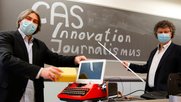 Mit Kreide, Hermes und Tablet: Vinzenz Wyss (l.), Co-Studienleiter IAM, und Frank Hänecke, Co-Studienleiter MAZ... (Bild zVg)