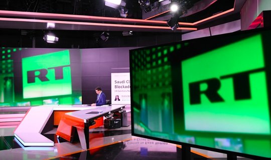 Seit Dezember ist der russische Auslandsender in Berlin on Air: Das Studio des Fernsehsenders Russia Today in Moskau. (Bild © rt.de.com)